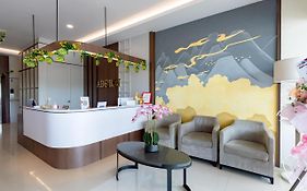 RedDoorz Plus at Komplek ABC Batu Aji Batam